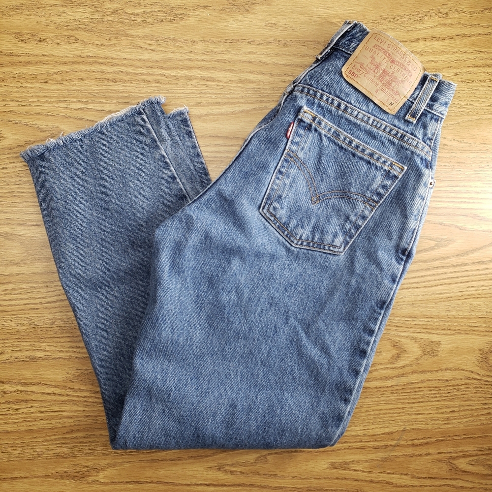 Levis 550 medium wash womens 4 relaxed fit tapered leg raw hem